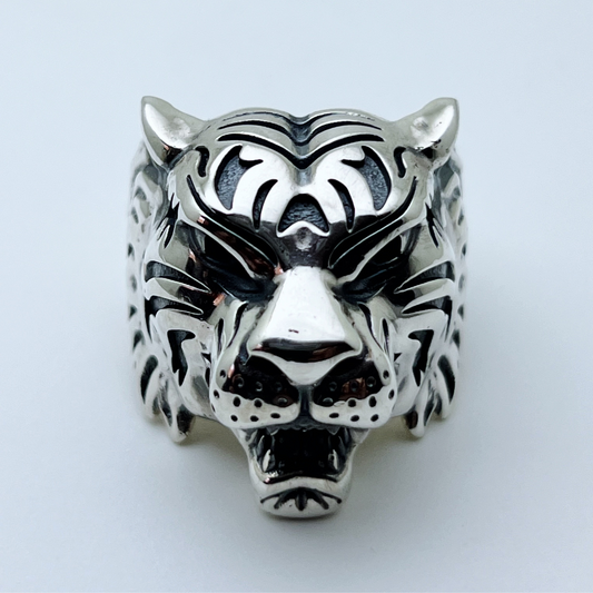 Sterling silver roaring tiger head ring with engraved stripes, finished by hand in Morocco – Silver Legends by Maison Assam